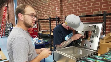 Siemens 22mm pushbuttons can be installed with one hand.