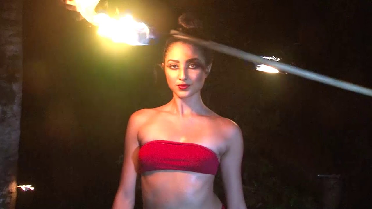 Bambolê de Fogo / Fire Hula Hoop  -  Luana Albeniz   14 01 19