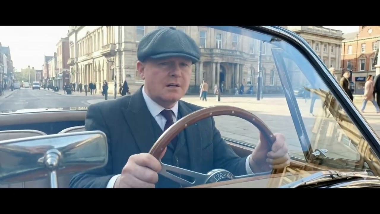 Jaguar Classic open Top  Car Chase, Hull City Centre