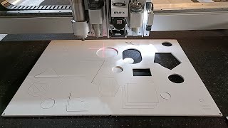 Precisely Cut Outline of Graphic: Oscillating Knife Cutter with CCD Mark Recognition System