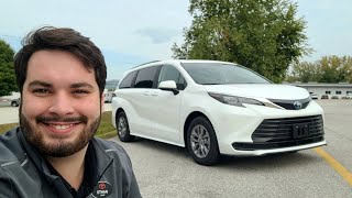 2024 Toyota Sienna Le Awd In Ice Cap
