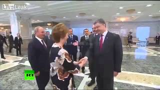 Dramatic Moment. Poroshenko Meets Putin And Totally Changes His Face