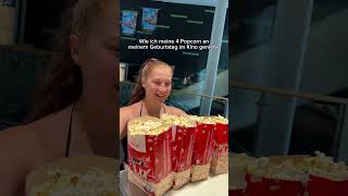 Ich mit meinen 4 Popcorn an meinem Geburtstag #shorts