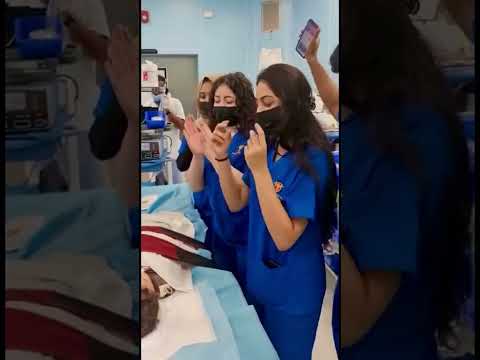 Video: Hastane Elbisesi Bağlamanın Basit Yolları: 8 Adım (Resimlerle)
