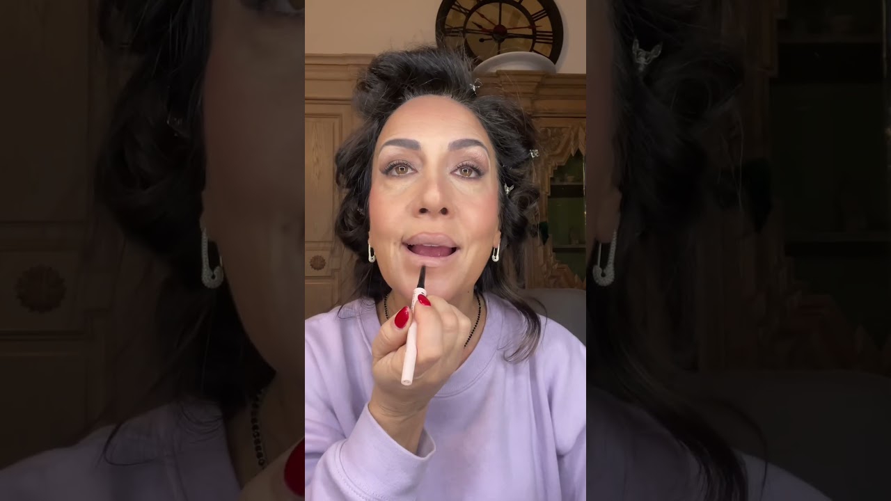 Make-up labbra effetto nude. 