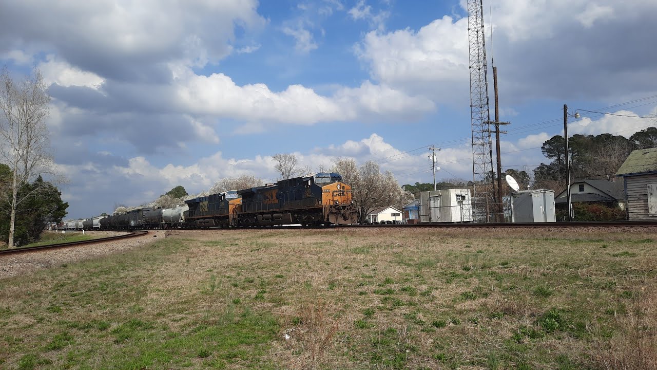 CSX 593 With A Nice K5h CW44AH Leading Q401-05 Heading South Bound In Daylight - Pembroke, NC