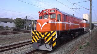 7201次貨物列車與176次自強號在斗南車站交會 20201210