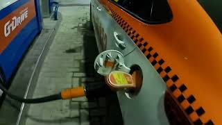 В России очереди на заправках и нехватка бензина.