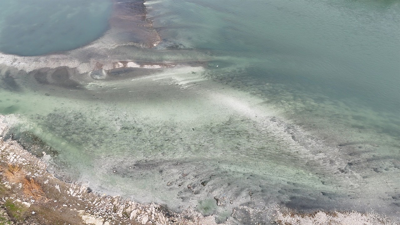 عين سحرية تتدفق من تحت السور الأيمن لمدينة الموصل عين كبريت