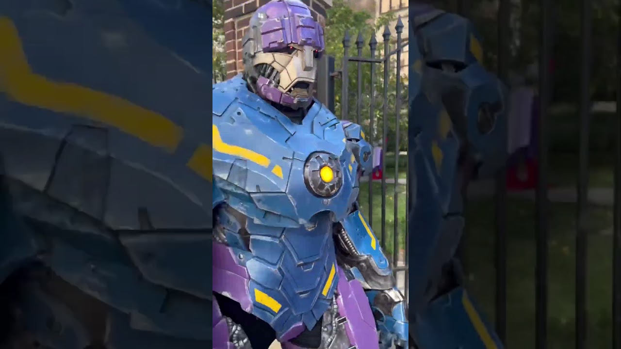Sentinel hunts mutants at the Xmen mansion at  The Uncanny Experience Xmen Con  #xmen #cosplay
