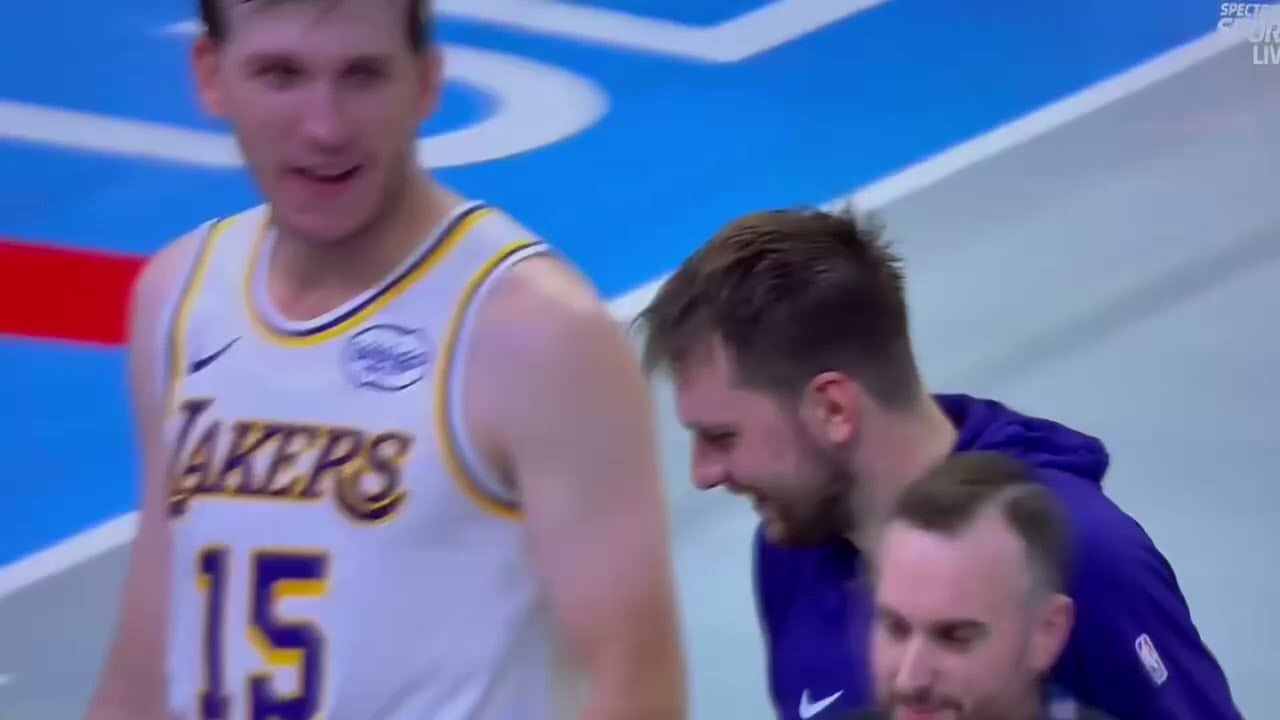 Лука Дончич показывает средний палец Остину Ривзу и называет его тупым! Тупая версия «Лейкерс»