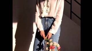 Blue jeans - Lana Del Rey, but you are in a party bathroom