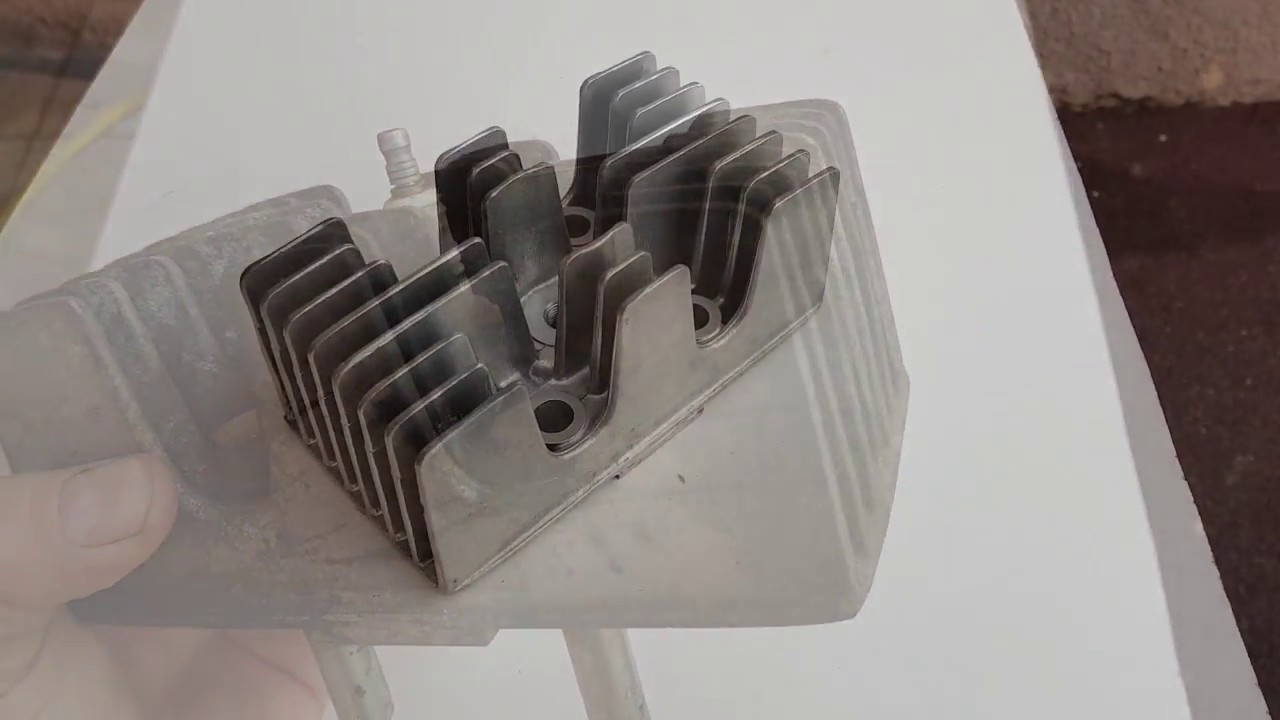 AQUAPOLISH - Remise à l'état neuf d'une culasse de Kawasaki 400 - microbillage hydraulique