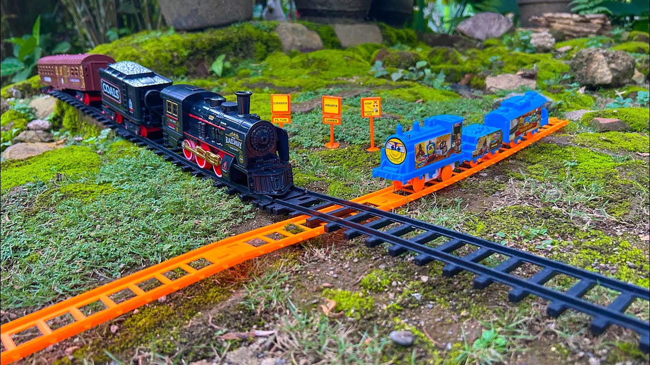 Mencari & Merakit Mainan Kereta Api Uap Klasik dan Kereta Train Man | DS - TOY