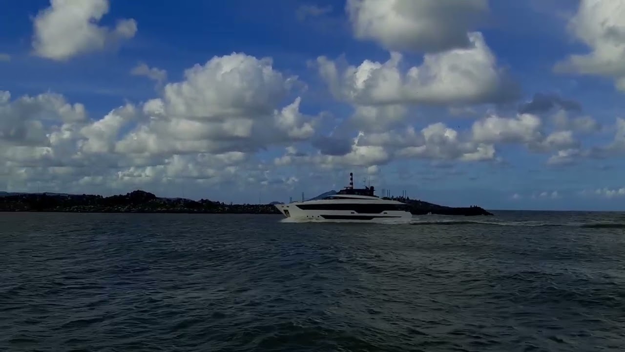 #cubanosenbrasil #cubanosporelmundo #holguineroenitajai #holguineroausente #barco #yates #iate 