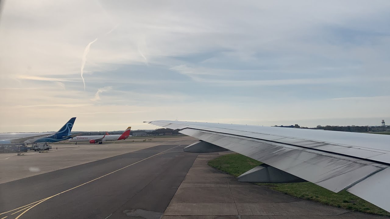 British Airways Boeing 777-200 Taxi & Take Off from London Gatwick (LGW) to Antigua (ANU)
