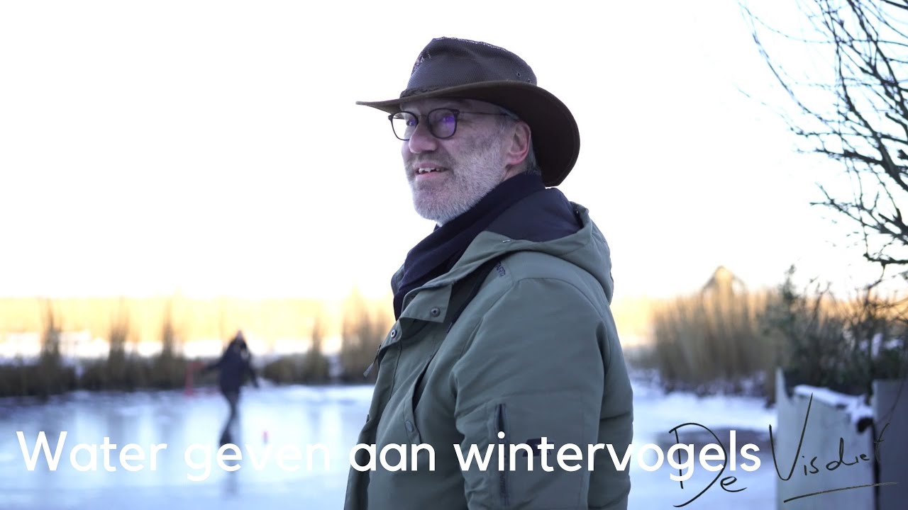 Water geven aan wintervogels / Giving water to winterbirds 