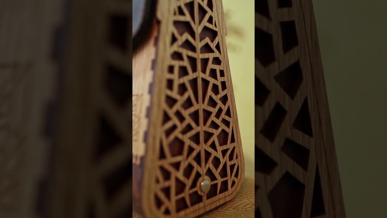 "Nature's Beauty in Handcrafted Wood: Wooden Handbag Showcase" 