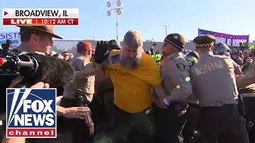 BREAKING: Rioter mob charges police outside Chicago-area ICE facility