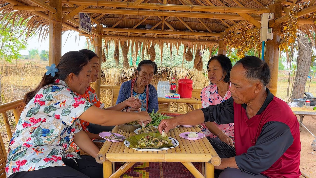 ห่อหมกปลาออด นึ่งเต็มหม้อใหญ่ๆ แกล้มซุปหน่อไม้แซ่บๆ