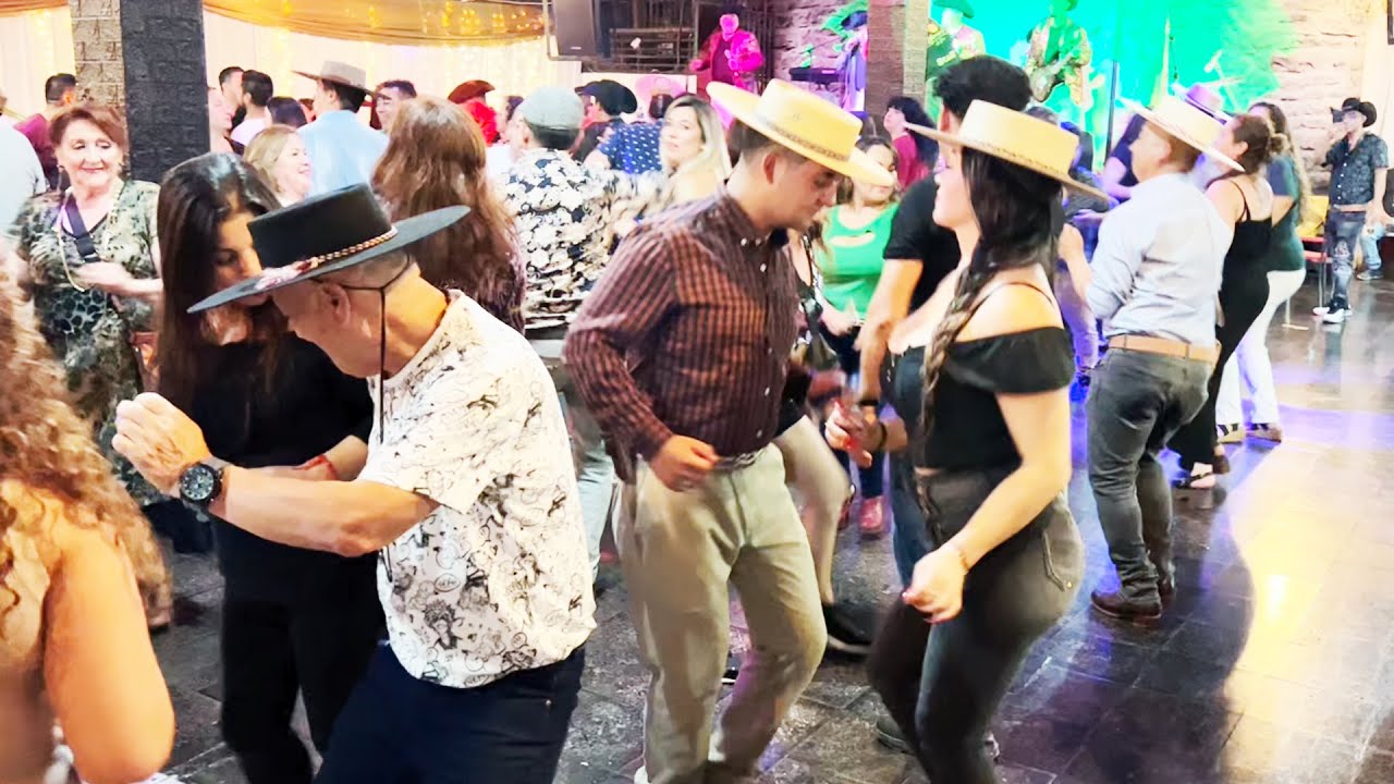 MIX BAILABLE - Bellas mujeres bailan rancheras al estilo de LA MONEDA ...