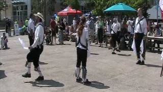 Cold Barn Dances Trunkles at the London Ale