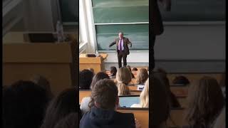 Professor am ausrasten | Anzeige | KI generiert #chatgpt #iphone #schule #uni