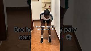 Mi bro la primera jugada #futbol #suscribense #humorfutbolero #correr #rapido#humor #jugadordefutbol