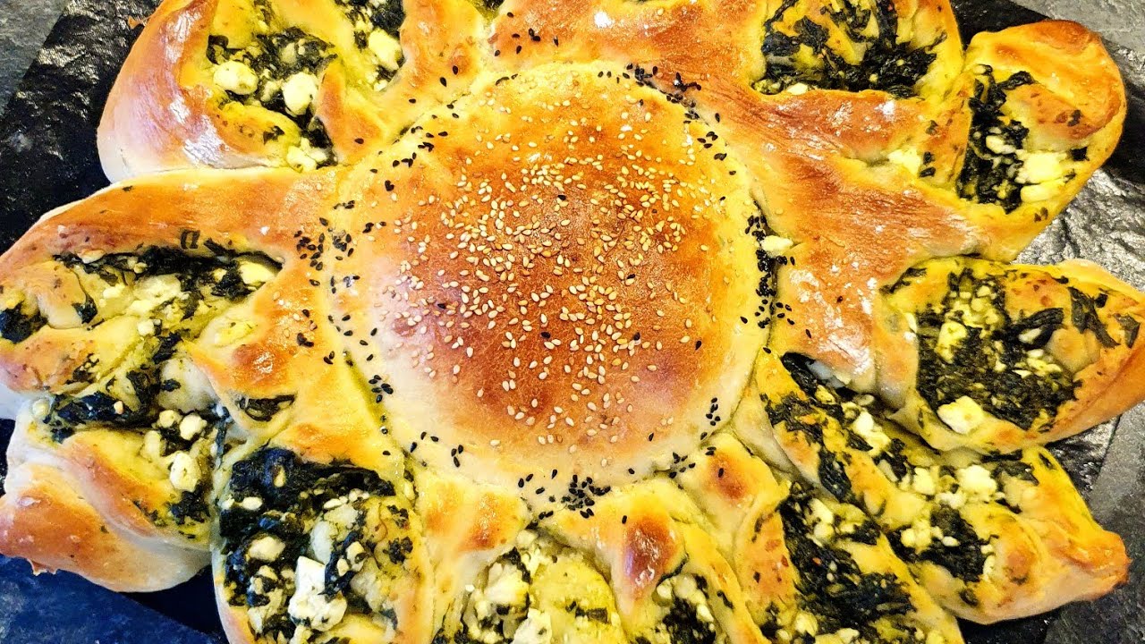Hefeteig Sonne mit Spinat und scharfskäse feta Börek