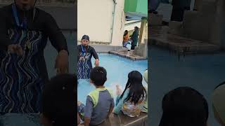 Praktek Renang bersama ibu bpk guru di kolam renang @grahamelati
