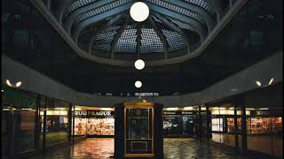 7 rings but its played in an empty mall screenshot 1