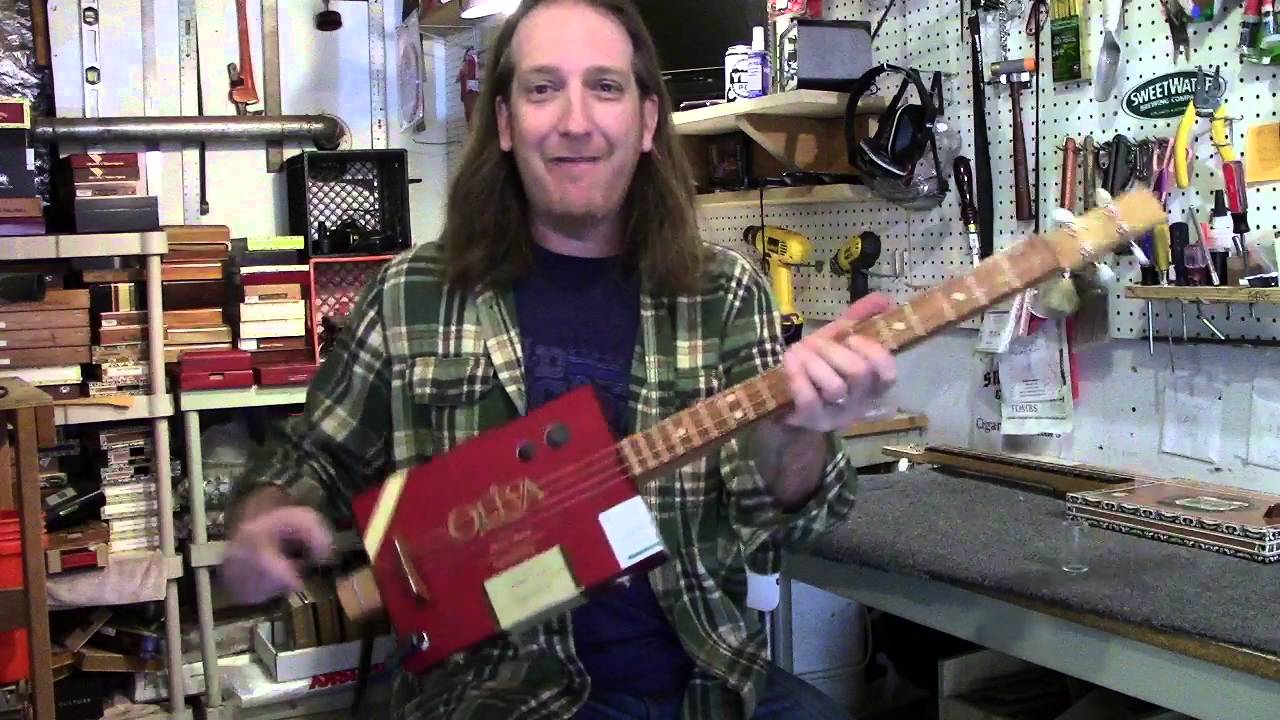 В чем разница между 3-струнной и 4-струнной гитарой-сигарбоксом?