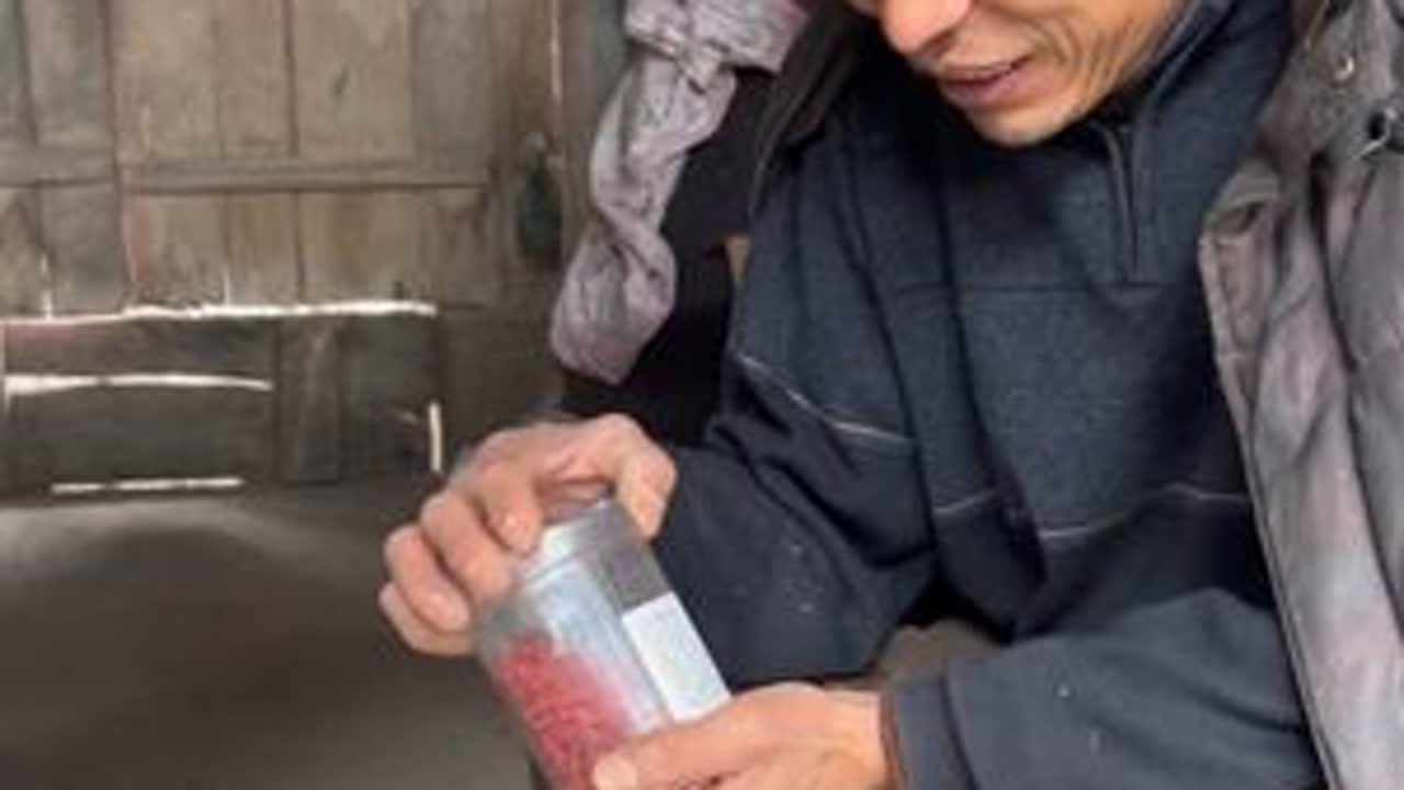 去年这个时候我徒步20多公里翻山越岭去往终南山，拜访在那边隐居修行30多年的益友师父，因为山上下雪不好下山，师父留我在山中住了几天，这几天不仅让我体验了终南山隐居修行的生活，更打开了我修行世界的...