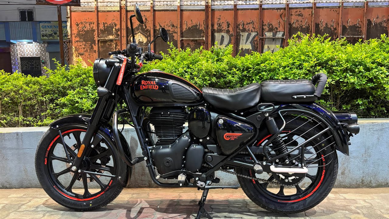 Stealth black bullet turn into glossy black with Tpu PPF lamination/ Royal Enfield bullet TPU PPF 