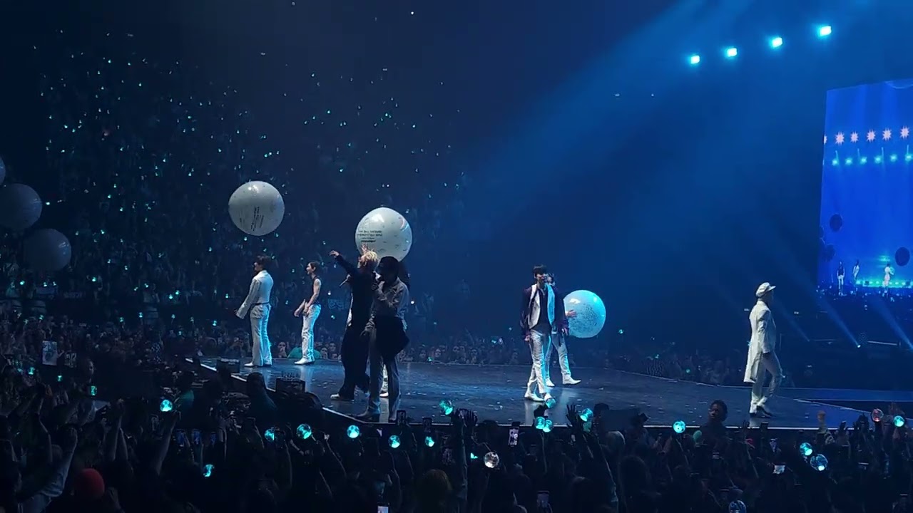 230308 ATEEZ | Paris Accor Arena Day 2 | Illusion + Wave