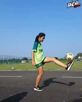 Story Wa Cewek Cantik Pakai Jersey Persebaya Lagi Main Bola