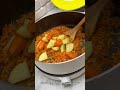 این سوپ بدون گوشت و مرغ درسته شده و خیلی خوشمزست سریع آماده میشه و اصلا زحمت نداره 