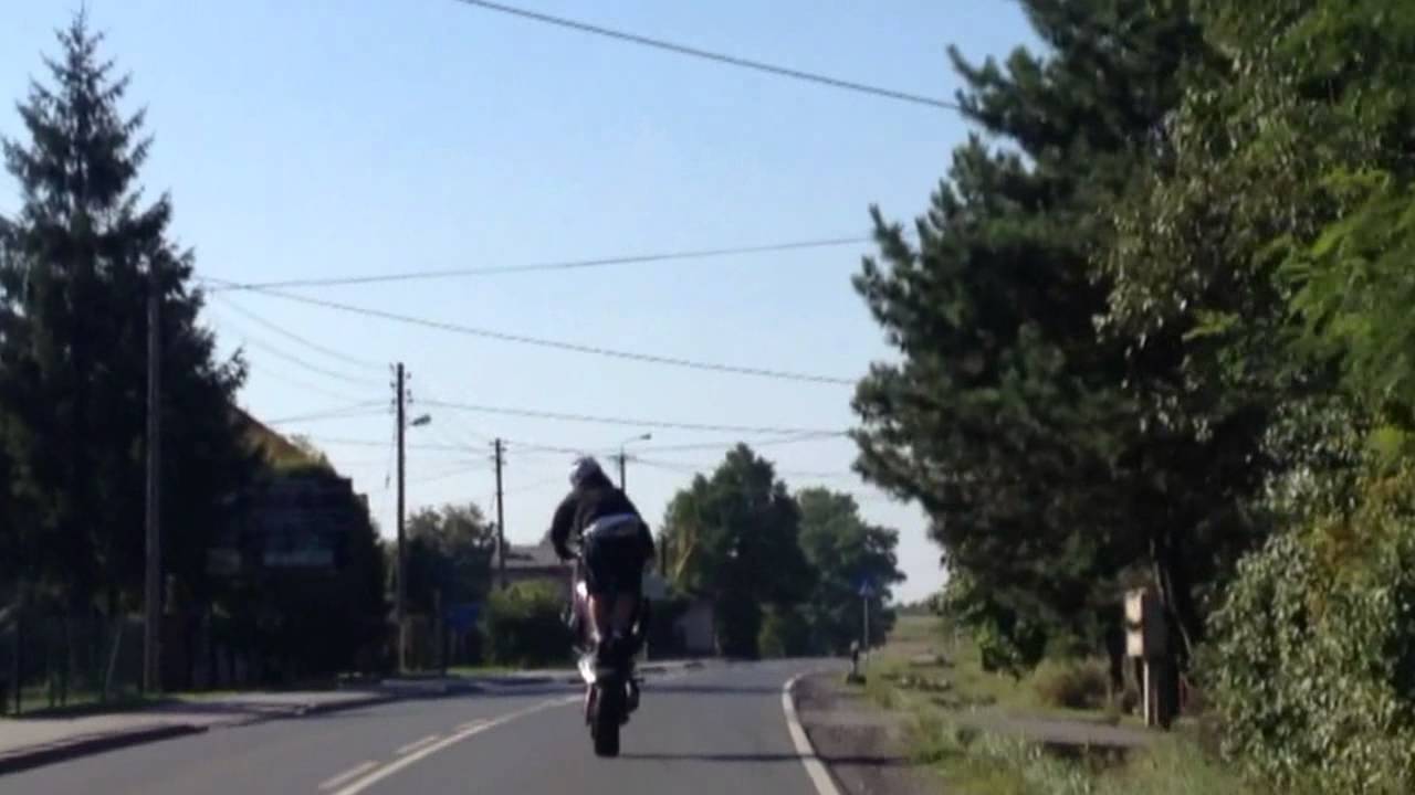 Kawasaki 636 wheelie stunt on street poland !