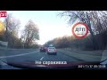 В Киеве на улице Кайсарова наш читатель Сергей заснял поворот через двойную сплошную toyota