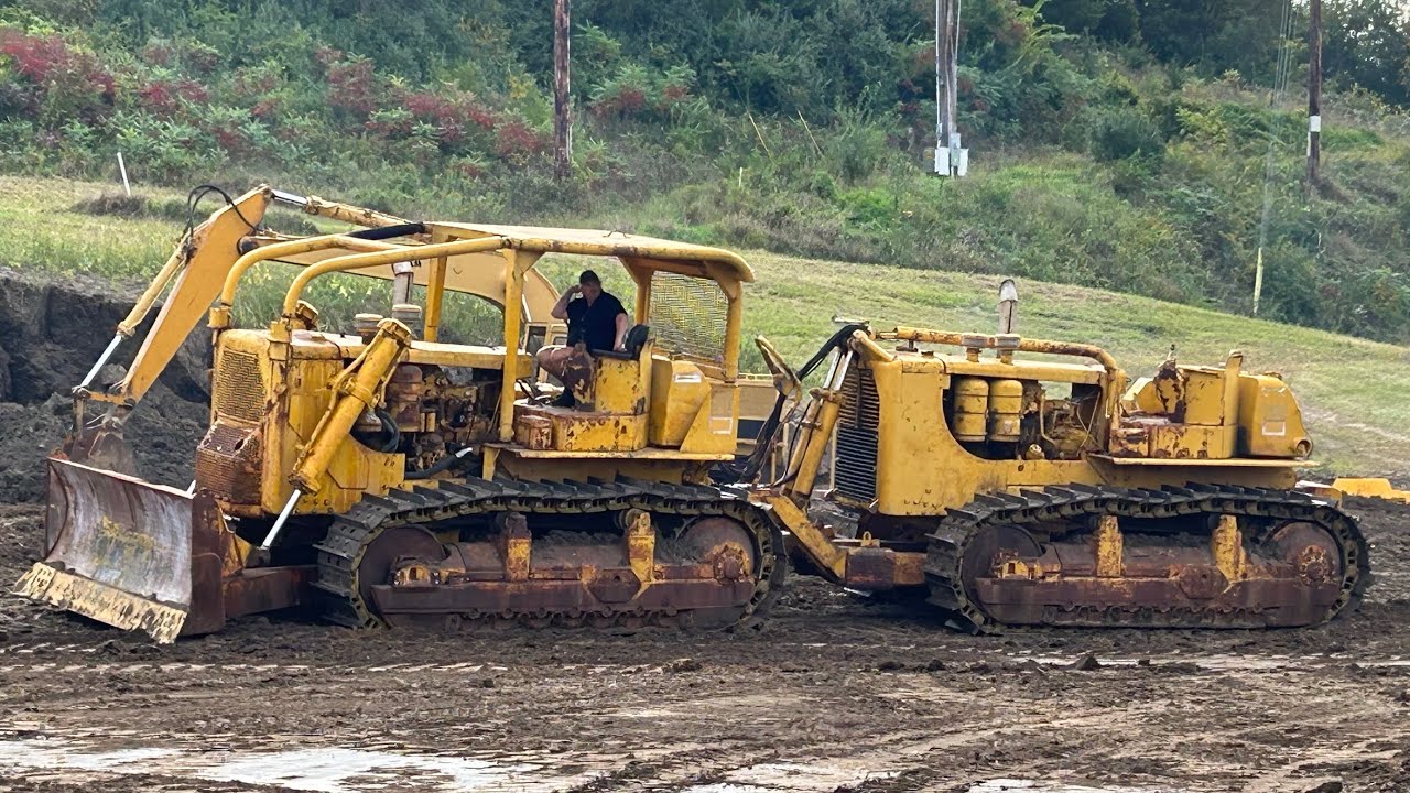Просматриваем самую крутую выставку тяжёлой техники! Double D9, скреперы, грейдеры, бульдозеры и ...