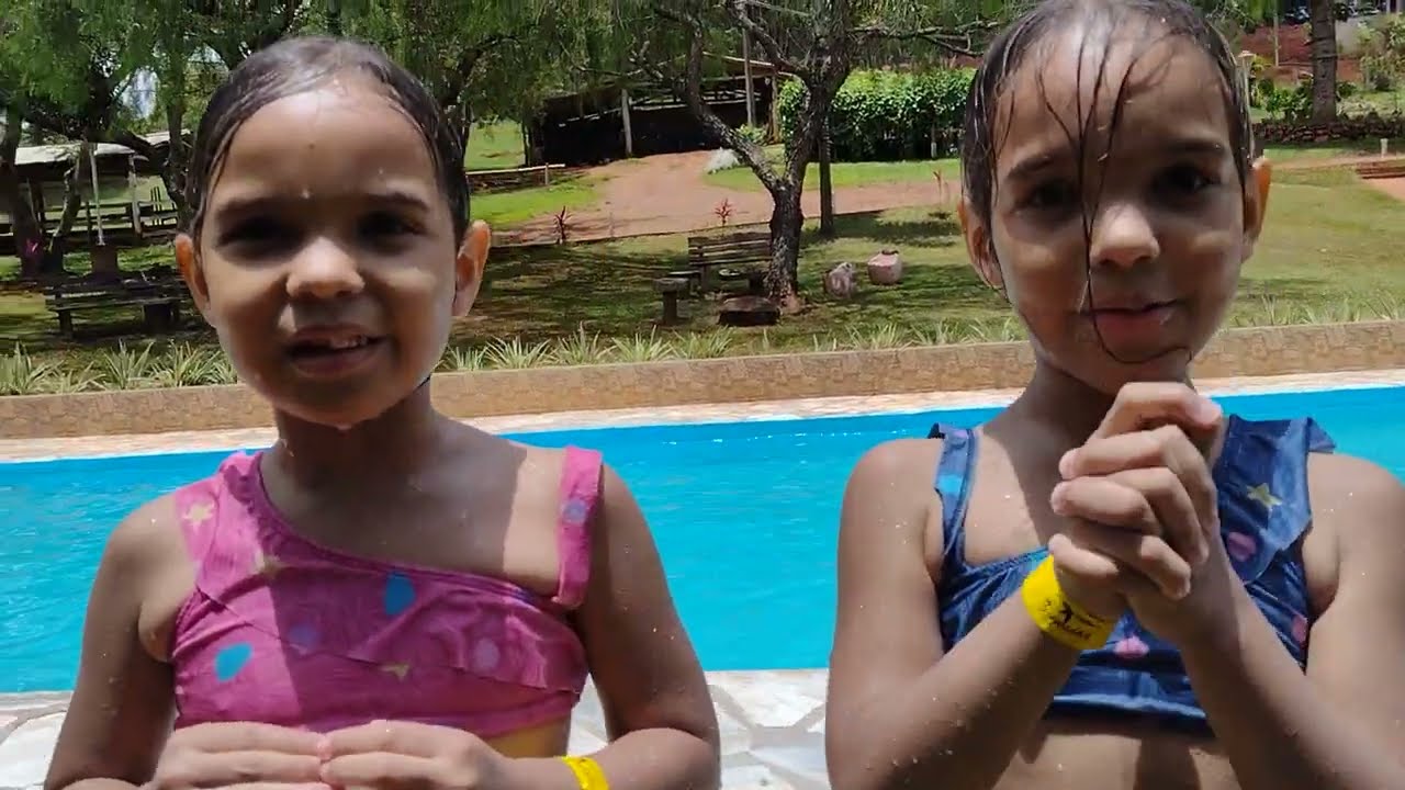Desafio Na Piscina Passar Por Debaixo Dos 4 Flutuadores