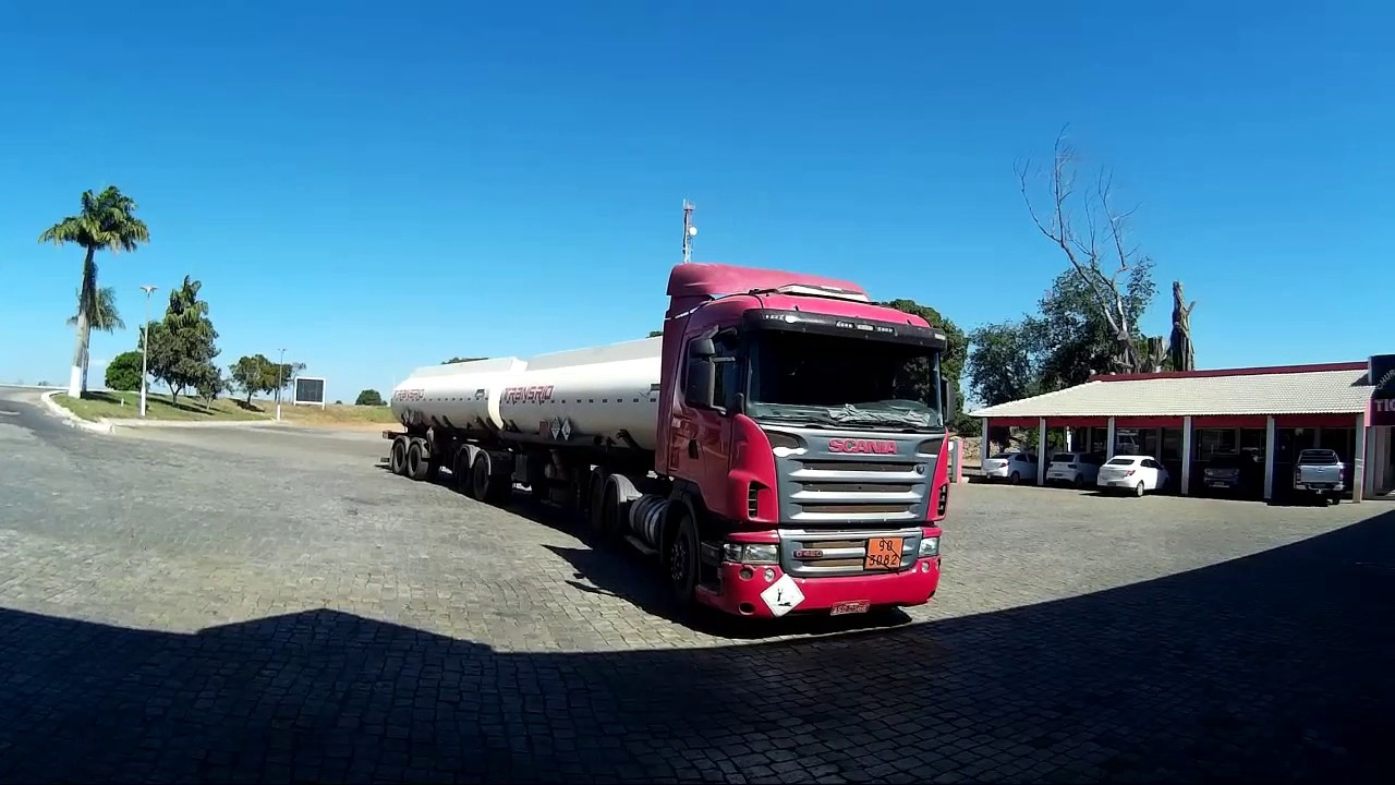 Parada no Posto para Abastecer e Almoçar