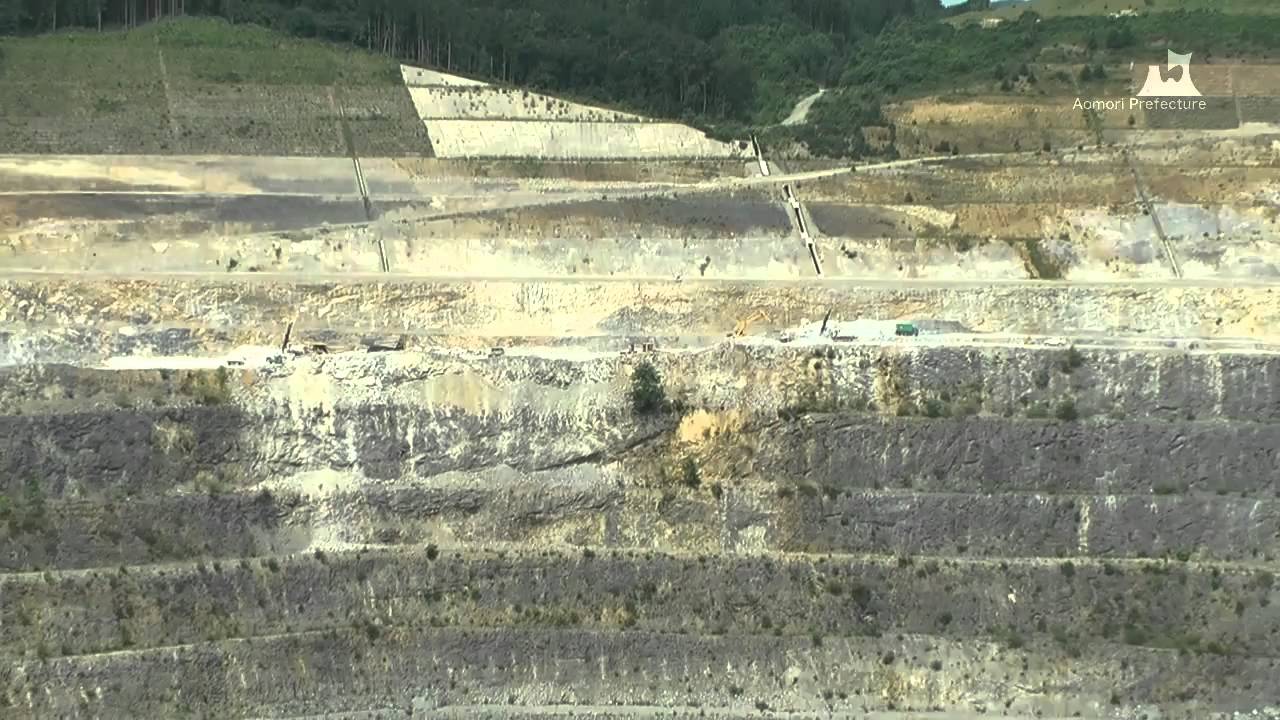八戸キャニオン (八戸石灰鉱山) - 採掘場 - 0103A - YouTube