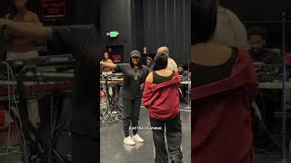 We Mic’d Up TLC, Salt-N-Pepa & En Vogue
Ever wonder what the girls got up to in rehearsal? 👀 We mic’d up @officialTLC, @saltnpepaofficial + @envogue to catch all the silly moments before they hit the stage We Mic’d Up TLC, Salt-N-Pepa & En Vogue