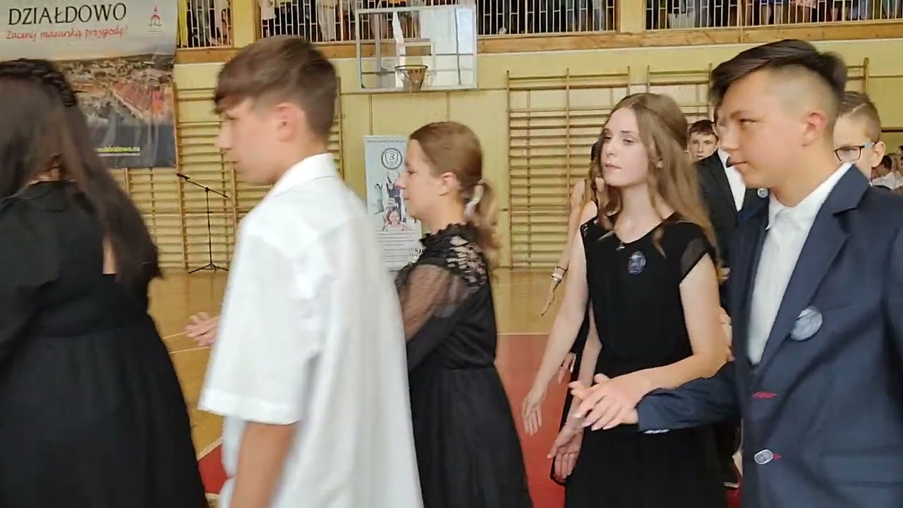 Polonez. Zakończenie ósmoklasistów w Szkole Podstawowej nr 3 w Działdowie