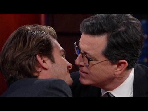 Andrew Garfield And Ryan Reynolds - Watch Andrew Garfield Recreate His Golden Globes Kiss With Ryan Reynolds... With Stephen Colbert!