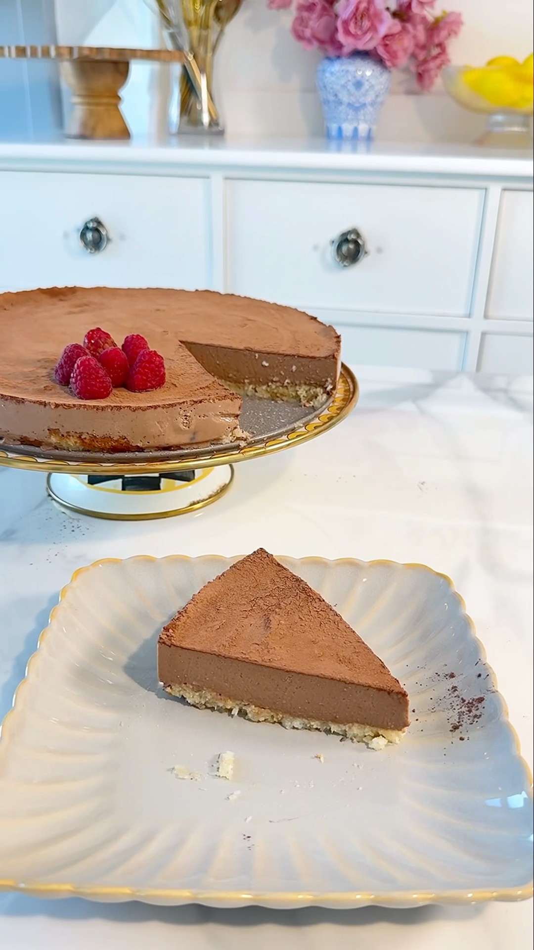 شوفو كيف حولنا كيك ما حدا اكل منو لكيك كتير طيب خلص بثواني !!! #cake