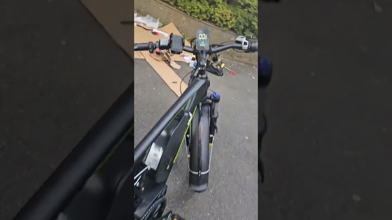 2025.4.17　SMLRO XDC600 V3　カスタム　20ahバッテリー増設　約140km走行距離可　スマホ充電可　前後輪駆動　前後輪サスペンション　アクセル撤去済　30万