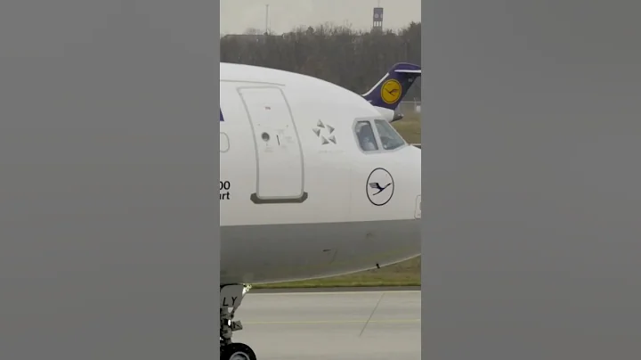 👨‍✈️👋 Hello from the pilot of Lufthansa Airbus A319-114 D-AILY at Frankfurt Airport FRA #aviation