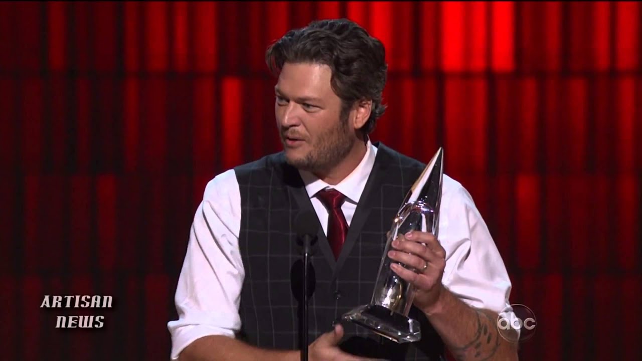 CMA AWARDS 2012 WRAP: BLAKE SHELTON AND WIFE MIRANDA LAMBERT WIN BIG
